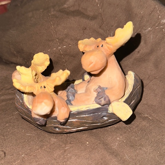 Lipco Moose Dad & Sons in Canoe Figurine - Picture 2 of 4